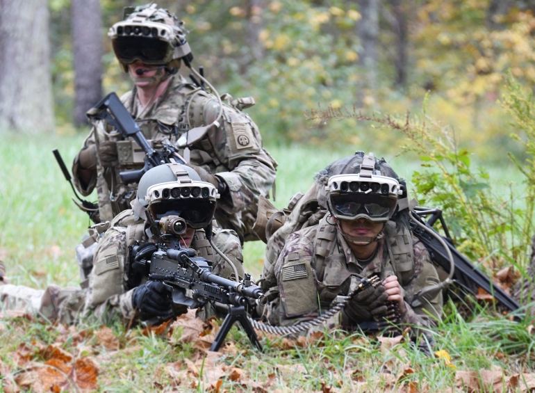 This handout photo courtesy of US Army taken October 27, 2020 shows soldiers from the 82nd Airborne Division using the latest prototype of the Integrated Visual Augmentation System (IVAS) during a training exercise at Fort Pickett, Blackstone, Virginia. - Microsoft has won a massive Pentagon contract for augmented reality headgear for soldiers, the company and the military announced, in a deal reported to be worth more than $20 billion. The headsets, based on commercially available HoloLens, will make soldiers safer and more effective, according to Microsoft technical fellow Alex Kipman. (Photo by Bridgett SITER / US ARMY / AFP) / RESTRICTED TO EDITORIAL USE - MANDATORY CREDIT "AFP PHOTO / US ARMY / Bridgett SITER" - NO MARKETING - NO ADVERTISING CAMPAIGNS - DISTRIBUTED AS A SERVICE TO CLIENTS