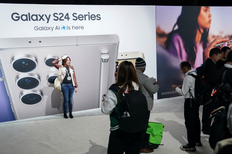 Media members and influencers take in the hands-on display area as Samsung unveils the new Galaxy S24 series of phones offering AI functions at the Galaxy Unpacked event in San Jose, California, U.S. January 17, 2024. REUTERS/Loren Elliott