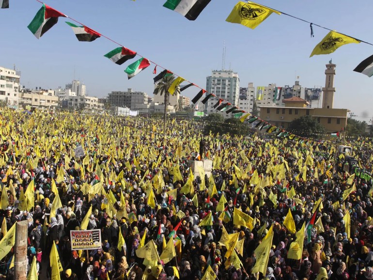 صور ارشيفية لاحتفال بذكرى تأسيس حركة فتح (الجزيرة)