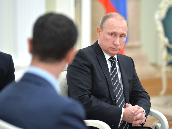 epa04986386 A picture made available on 21 October 2015 shows Russian President Vladimir Putin (R) during his meeting with Syrian President Bashar al-Assad (L) at the Kremlin in Moscow, Russia, 20 October 2015. Beleaguered Syrian President Bashar al-Assad travelled to Moscow for talks with his Russian counterpart Vladimir Putin, the Kremlin revealed on 21 October 2015. Assad and Putin discussed the situation in war-torn Syria on 20 October 2015 evening during the talks