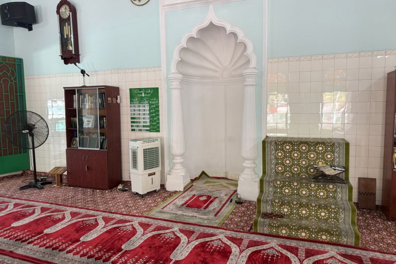 الأذان في مسجد المسلمسن بفيتنام