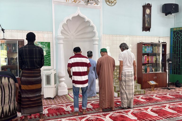 الأذان في مسجد المسلمسن بفيتنام