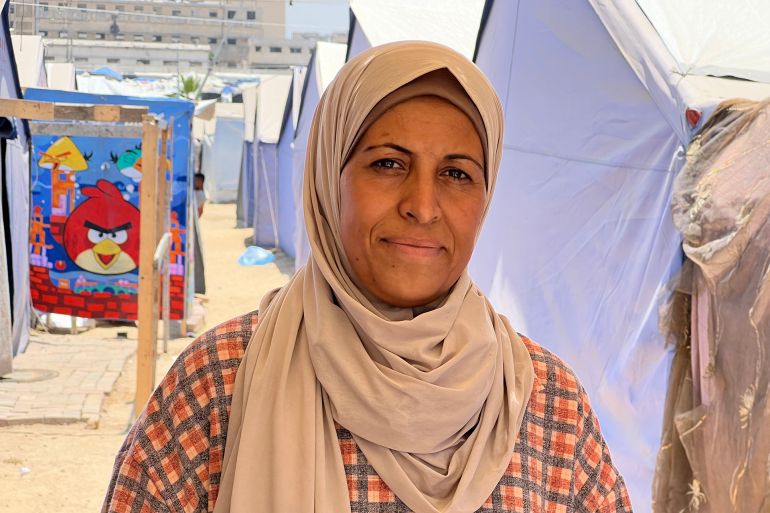 لا تجد ميسون حلّس أي مظاهر للعيد الذي يأتي بينما يعاني السكان من الجوع والخوف والتشرد