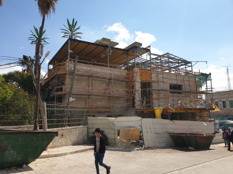- أعمال بناء استيطاني في محيط المسجد الإبراهيمي